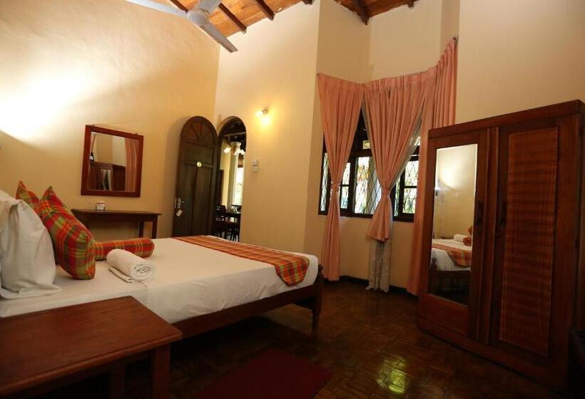 Deluxe Room with Balcony, Tree Breeze Inn