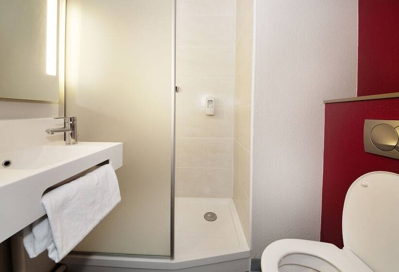 Номер Стандарт Трехместный, B&b Hotel Castres Centre Gambetta