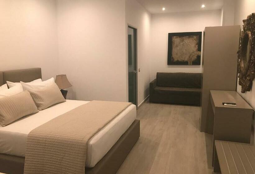 اتاق خانوادگی با چشمانداز دریا, Golden View Residence