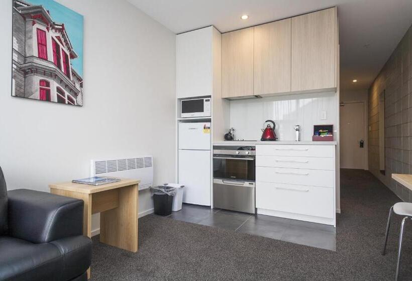 스탠다드 스튜디오, 315 Euro Motel And Serviced Apartments