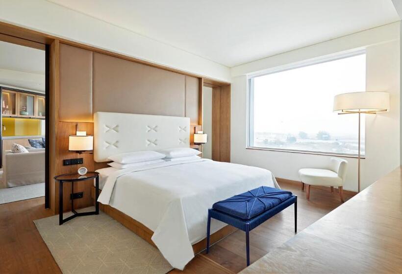 Люкс Кровать Кинг, Andaz Delhi, By Hyatt