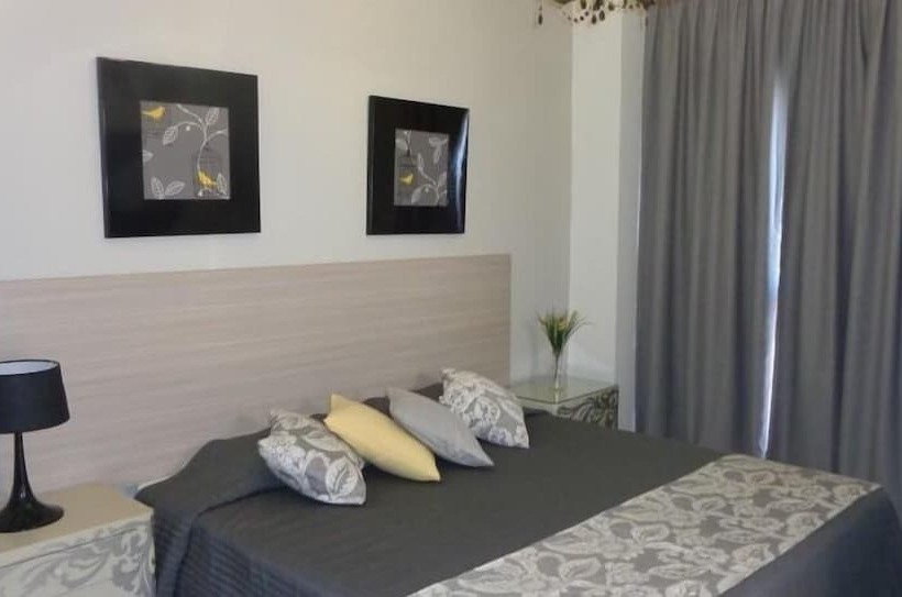 Escritório Estándar, Irene's Apartments