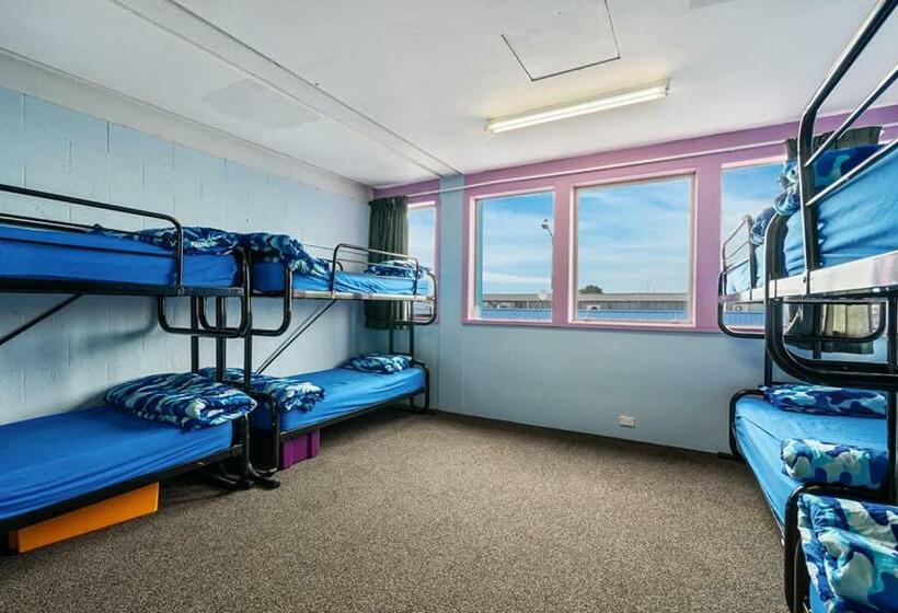 Кровать в Общей Комнате, Point Break Backpackers