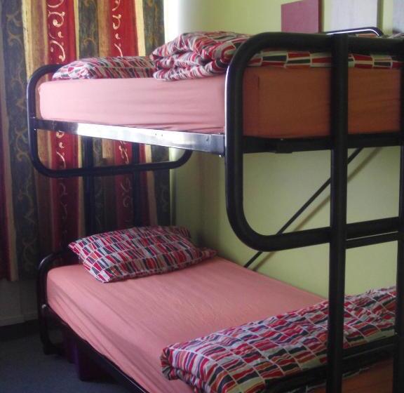 Cama em Quarto Compartilhado, Point Break Backpackers