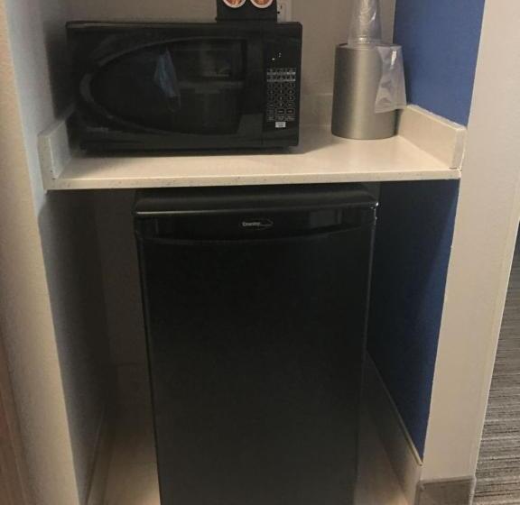 Номер Стандарт Адаптированный для Инвалидов, Holiday Inn Express & Suites   Brenham South, An Ihg