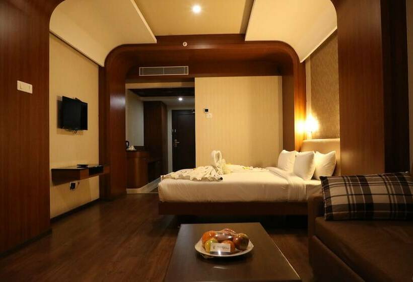 سوییت خانوادگی, The Thangam Grand