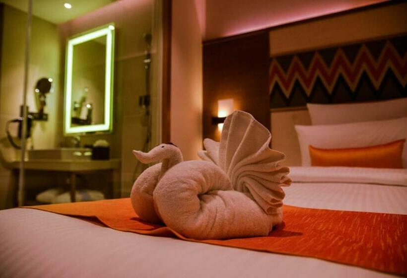 带大床的高级房间, Novotel Guwahati Gs Road