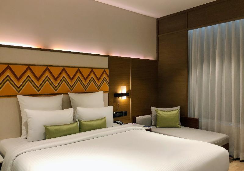带大床的高级房间, Novotel Guwahati Gs Road