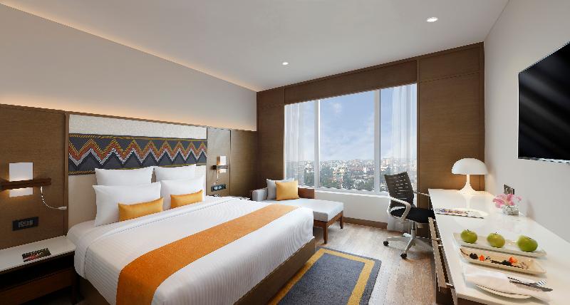 带大床的行政房间, Novotel Guwahati Gs Road
