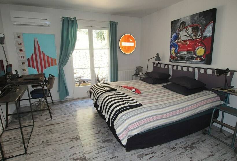 חדר סטנדרט, A La Maison