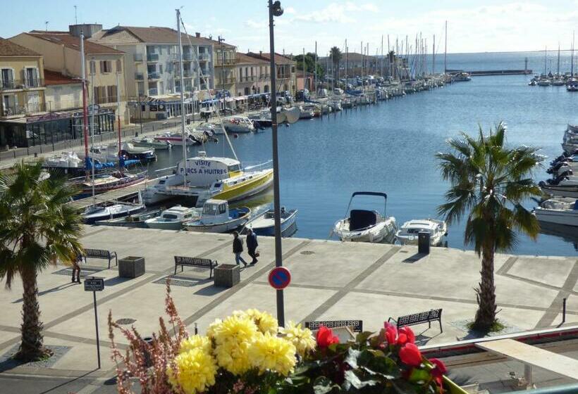 غرفة قياسية مزوَّدة بشُرفة, Restaurant Du Port