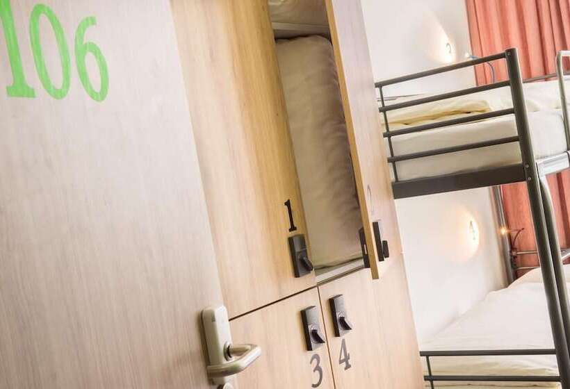 Cama em Quarto Compartilhado, Airport Hostel
