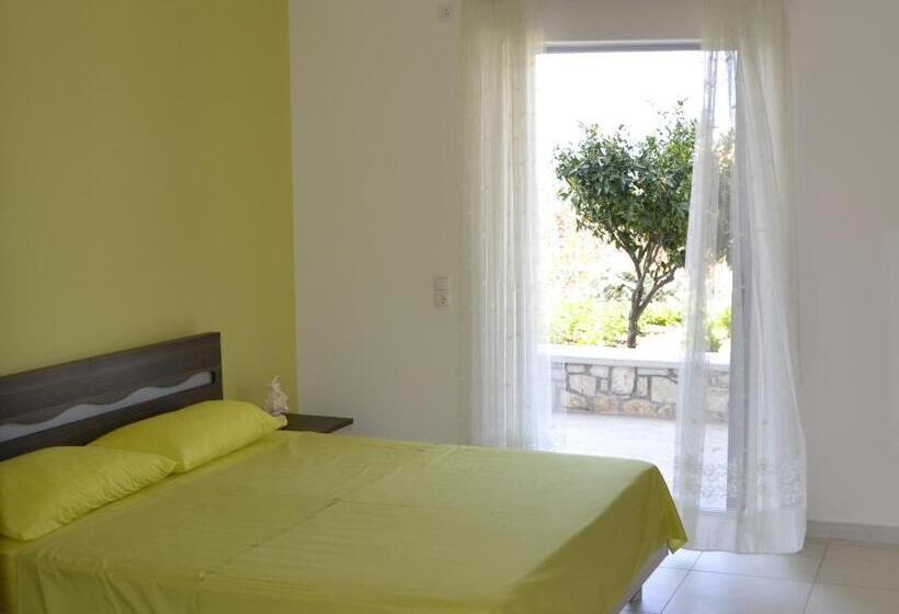 Трехместный Номер Стандарт Вид на Сад, Riviera Rooms