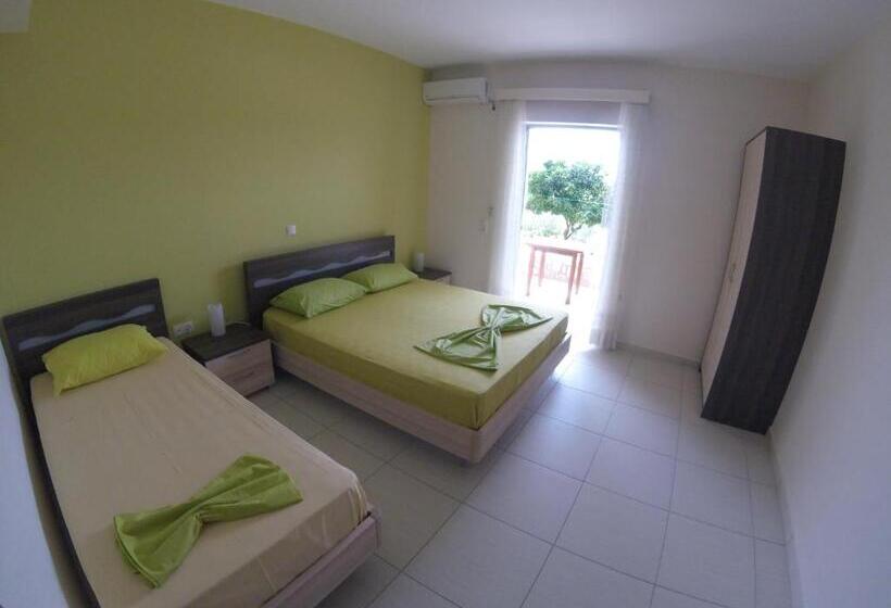 Трехместный Номер Стандарт Вид на Сад, Riviera Rooms