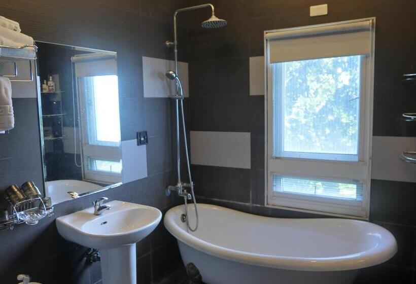 اتاق استاندارد چهار تخته با چشم‌انداز دریا, Spray House