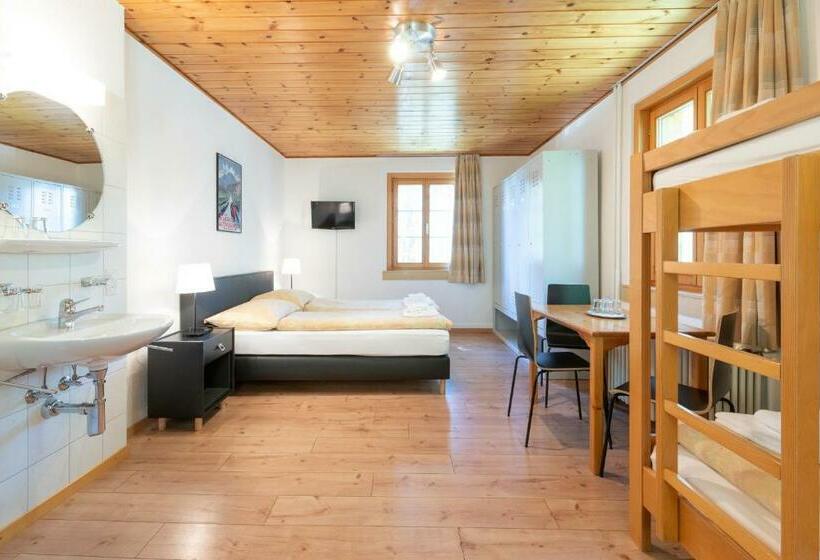 Четырехместный номер эконом класса с общей ванной комнатой, Hostel By Randolins