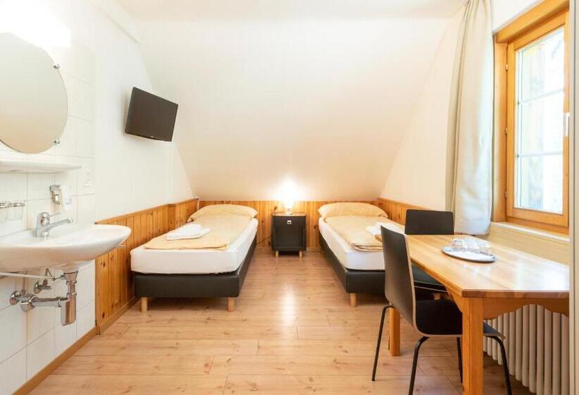 Трехместный Номер Стандарт Совместная Ванная, Hostel By Randolins