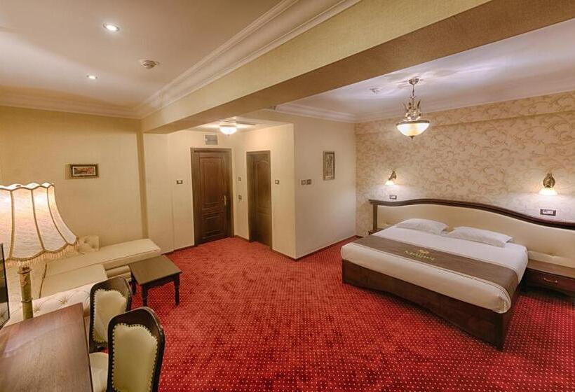 Junior Suite, Magus