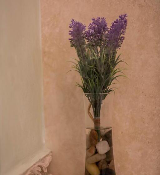 Junior Suite, Magus