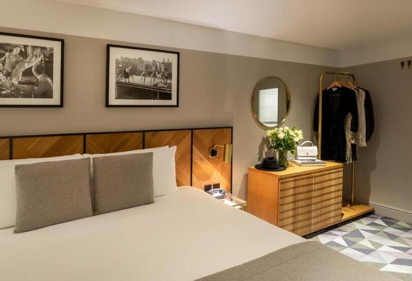 Номер Deluxe, Victory House Leicester Square