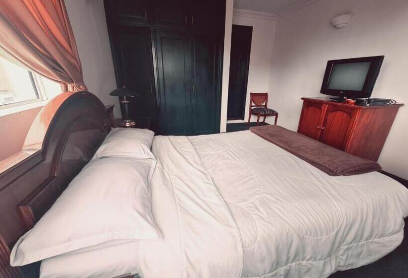 Quarto Estandar, González Suarez