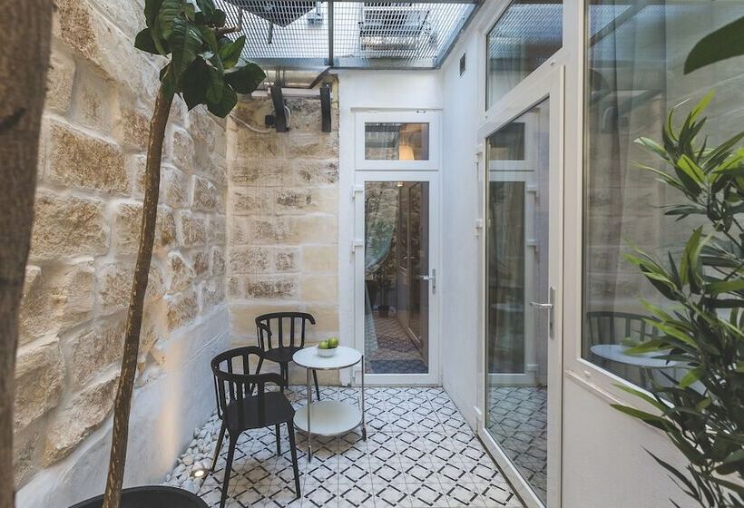 تختخواب در اتاق مشترک, Two Pillows Boutique Hostel