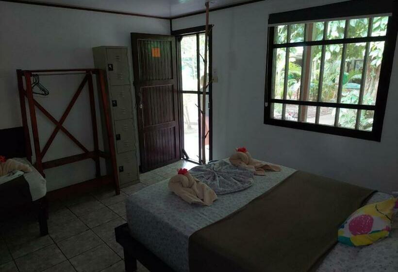 Трехместный Номер Базовый, Aracari Garden Hostel
