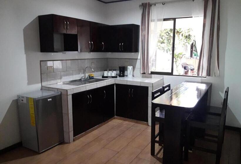 Апартаменты 2 Спальни, Aracari Garden Hostel