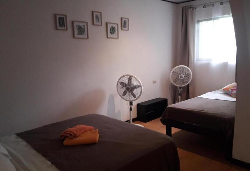 חדר סטנדרט לשלושה, Aracari Garden Hostel