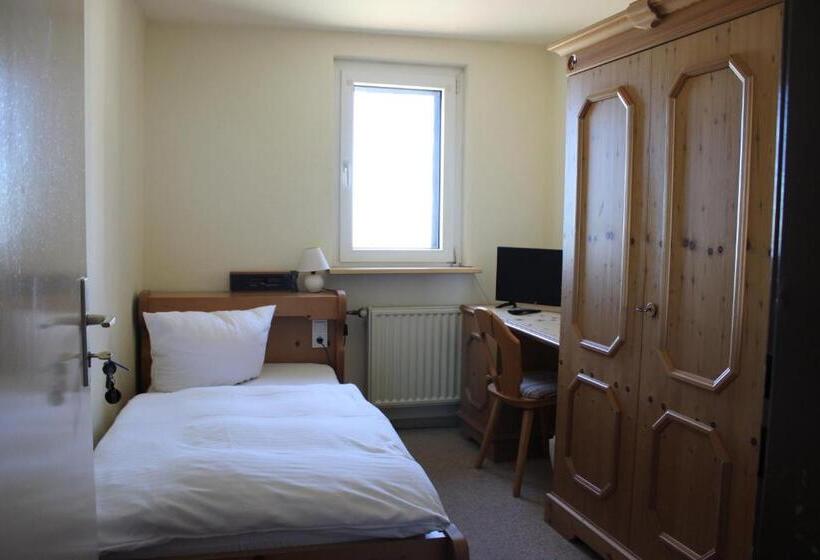 Quarto Estandar Individual, Berggasthof Hoherodskopf