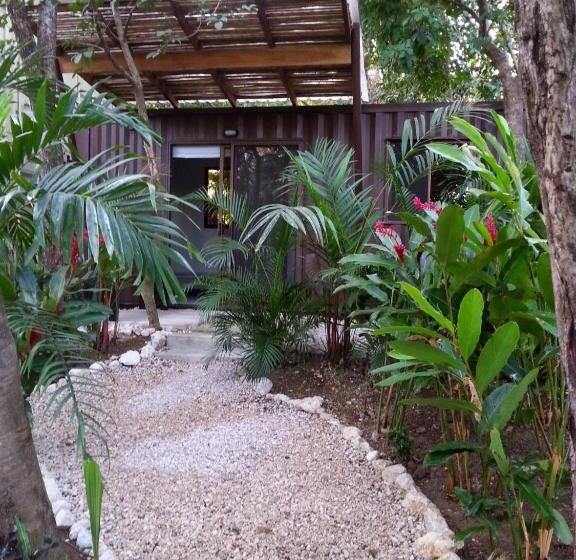 חדר סטנדרט לשלושה עם נוף לגינה, Green Sanctuary
