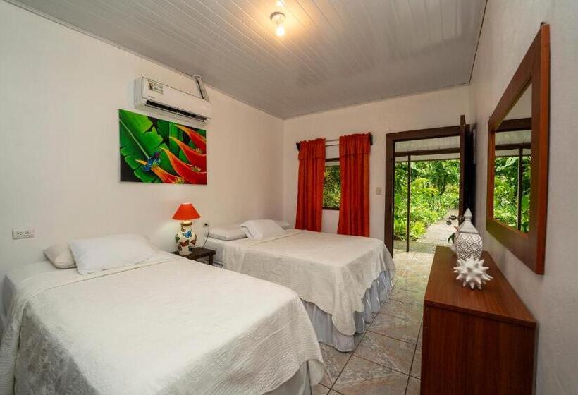 Трехместный Номер Стандарт Вид на Сад, Tortuguero Beachfront