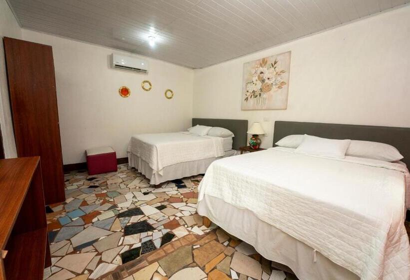 Четырехместный Номер Стандарт Вид на Сад, Tortuguero Beachfront