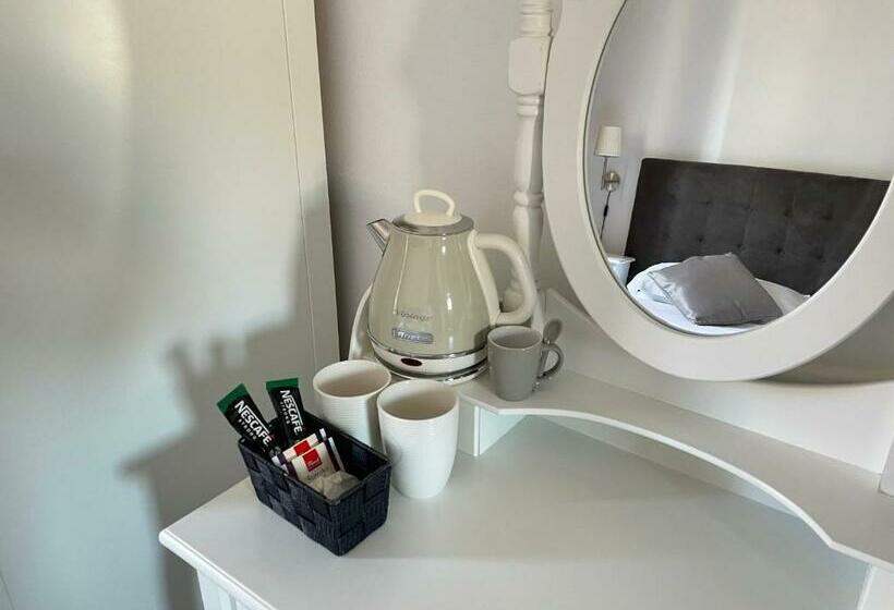 חדר סטנדרט, Xiv Century Rooms