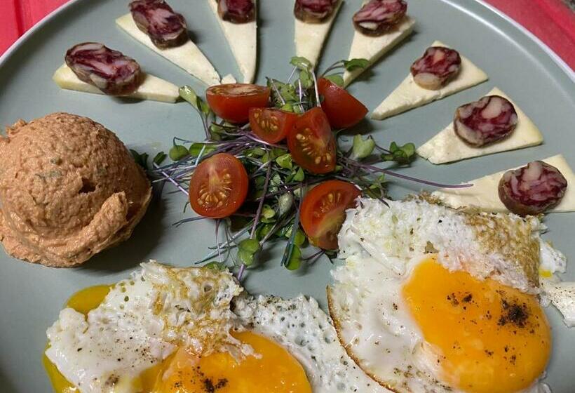 חדר סטנדרט, Xiv Century Rooms