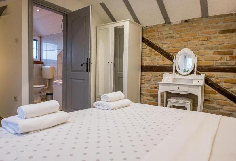 חדר קומפורט, Xiv Century Rooms