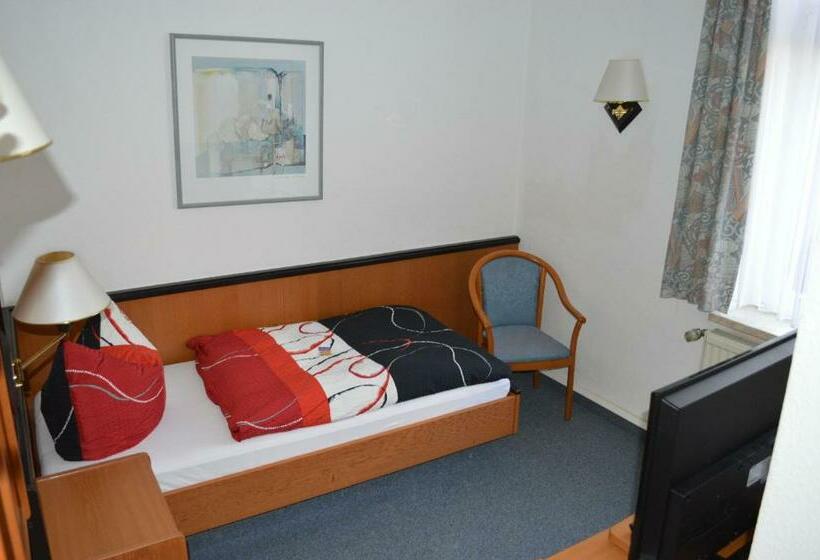 Quarto Estandar Individual, Zur Eiche