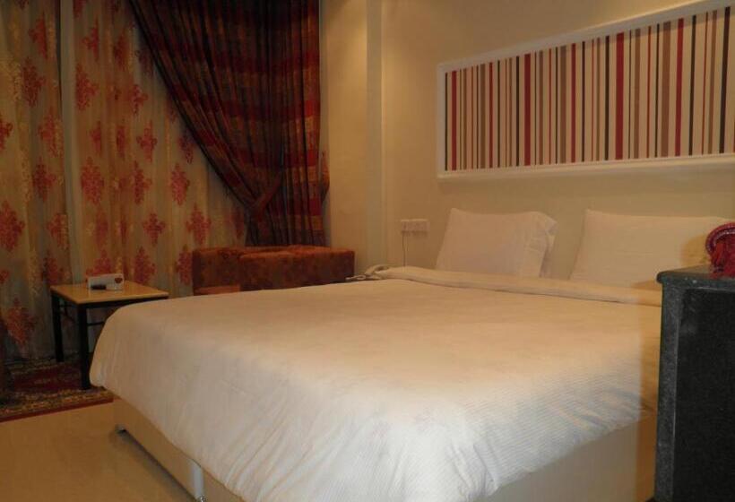 استودیوی لوکس, Marina Royal Hotel Suites