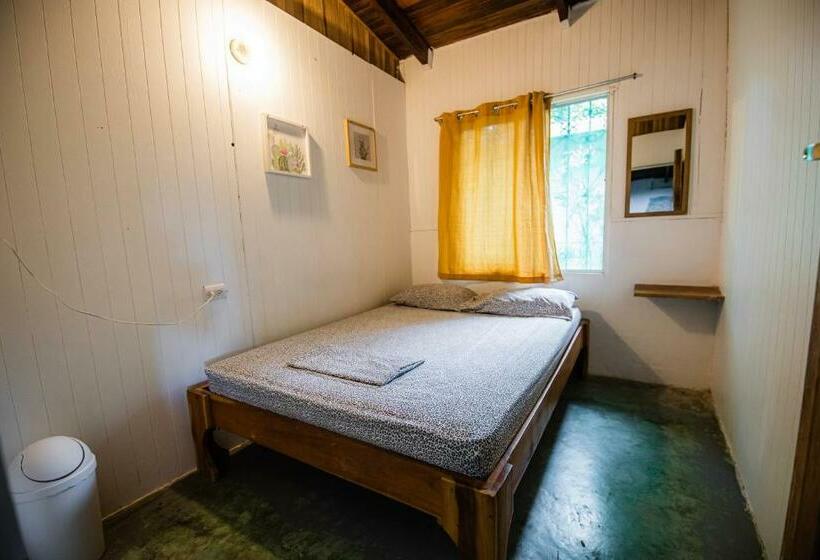 이코노미 룸 공용욕실, Pura Vida Mini Hostel Santa Teresa