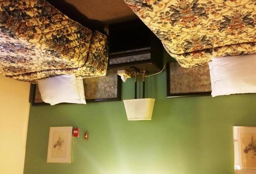 带2个双人床的标准工作室, A Voyageur S Guest House