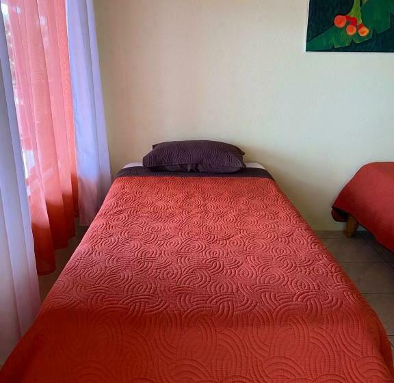 اتاق استاندارد سه تخته با بالکن, La Puesta Del Sol B&b