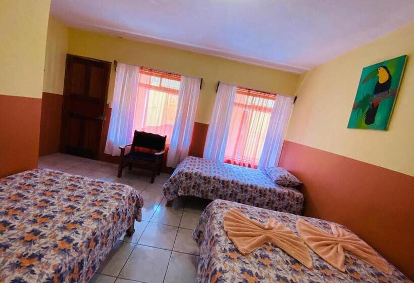 Economy Quadruple Room, La Puesta Del Sol B&b