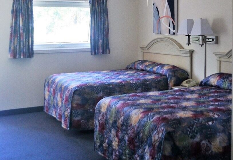 ２ダブルベッドのスタンダードルーム, Stratford Suburban Motel