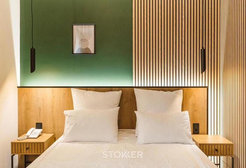 발코니가 있는 스위트, Stokker