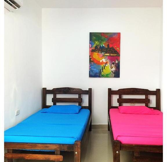 חדר קלאסי לשלושה, Hostal Santa Maria City