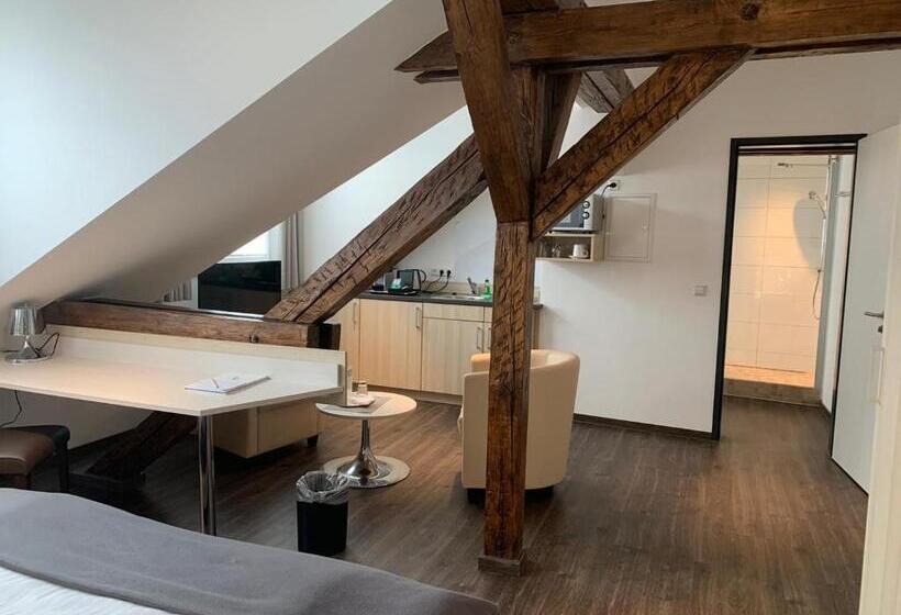 Junior Süit, Best Business Buhl  Boardinghouse