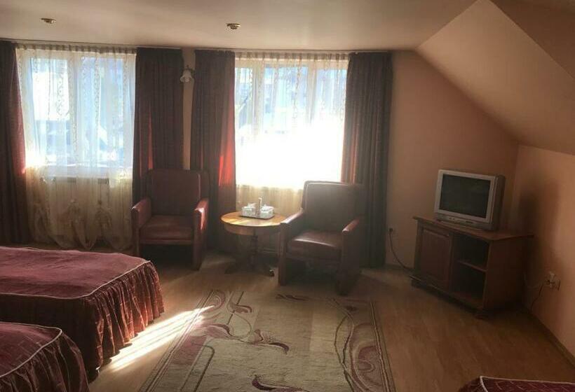 Quarto Triplo Standart, Cosmos