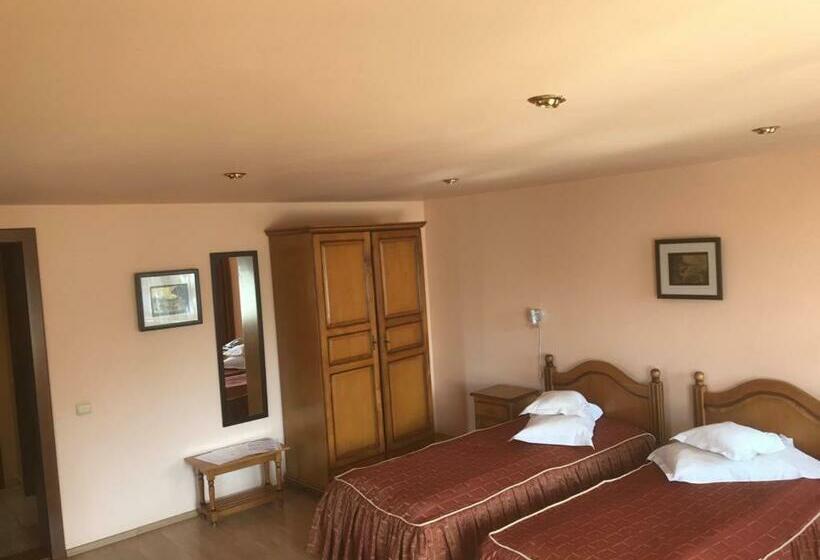 Quarto Triplo Standart, Cosmos