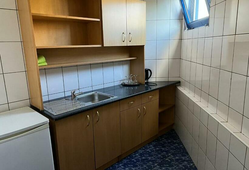 آپارتمان 1 خوابه, Motel Carmen