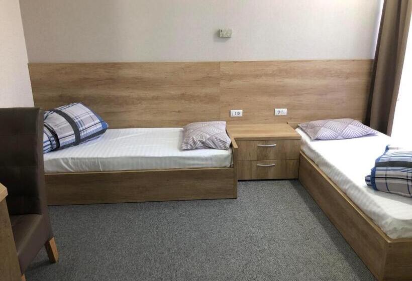 اتاق استاندارد, Motel Carmen